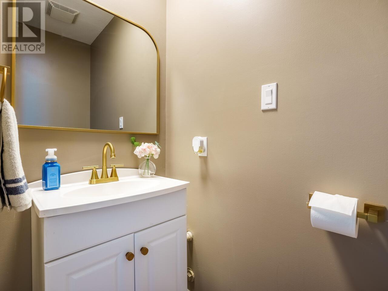 1042 Victoria Drive, Port Coquitlam, British Columbia  V3B 2T9 - Photo 7 - R2970286