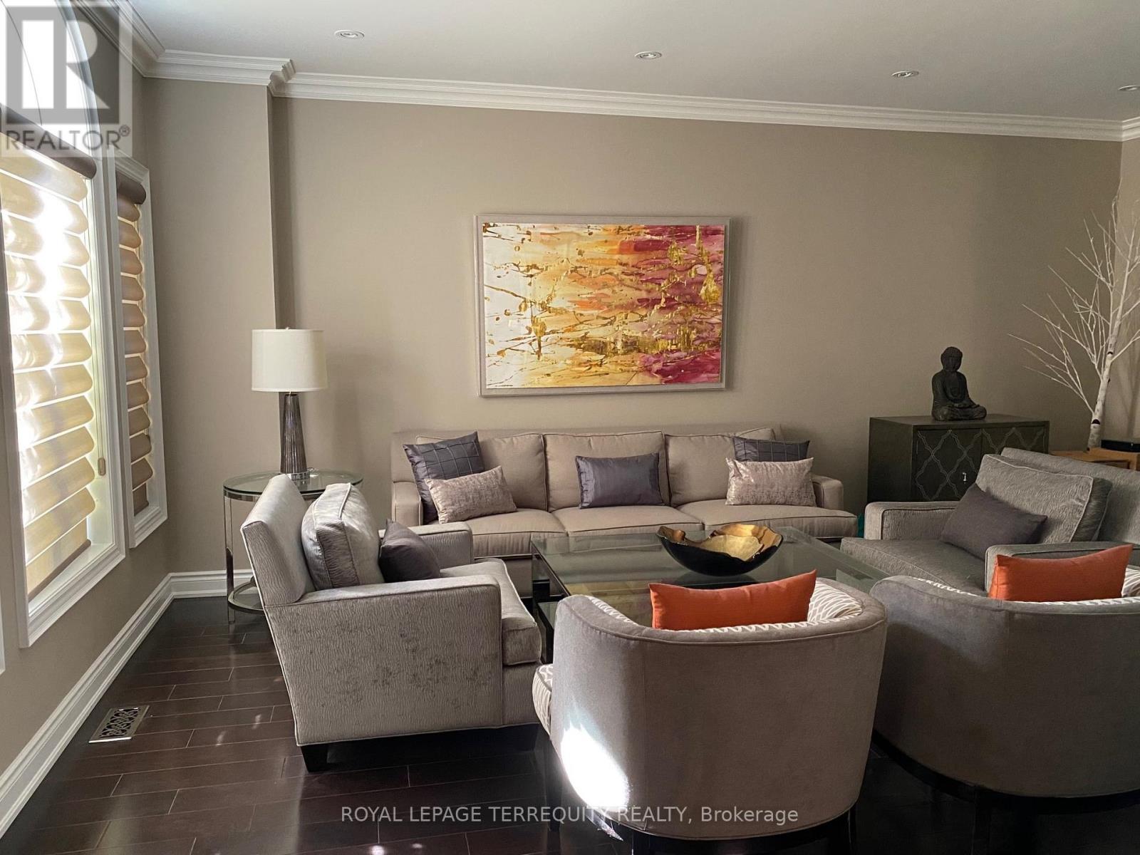Property at 122 BEVERLEY GLEN BOULEVARD image 4