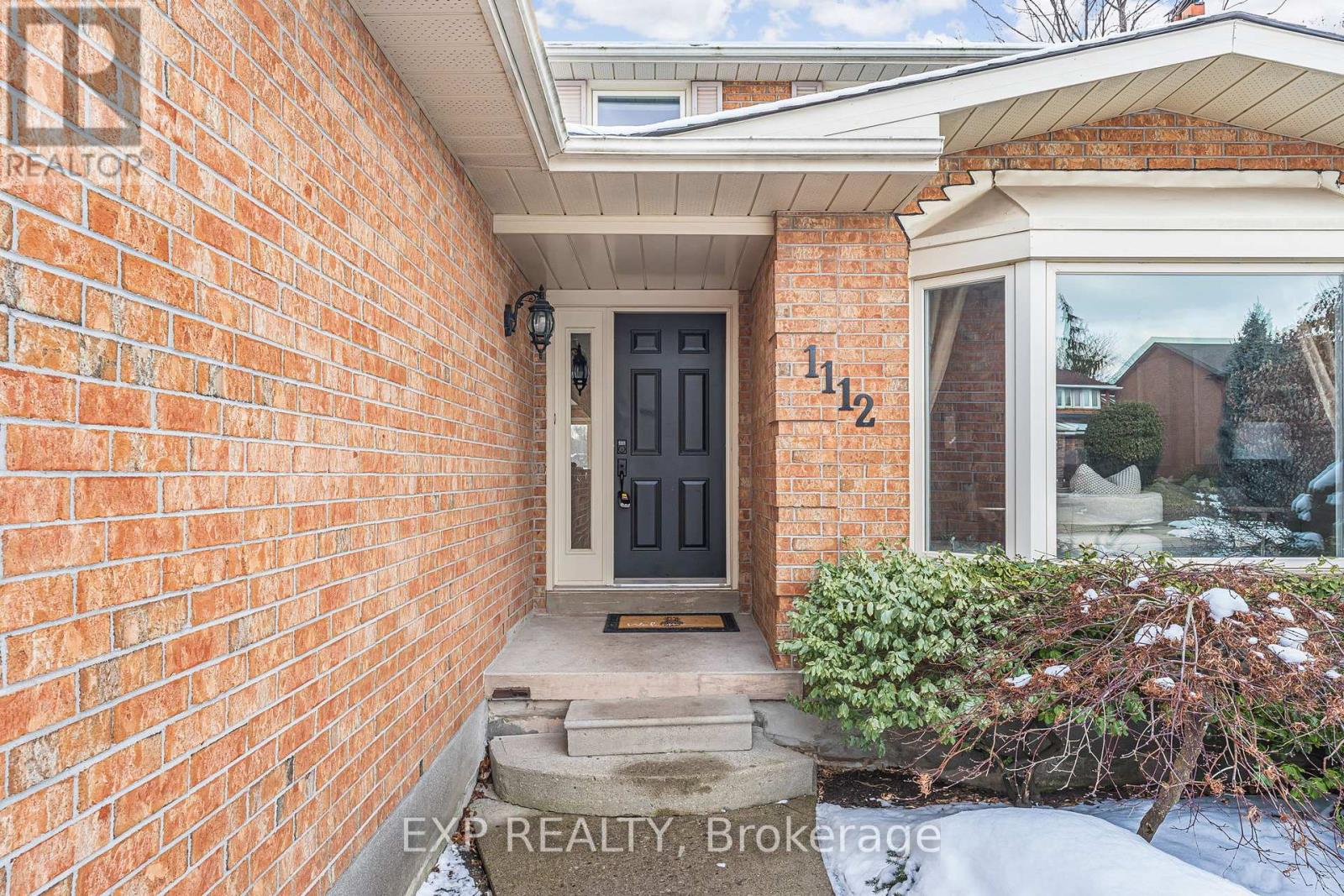 1112 Notley Crescent, Oakville (1007 - Ga Glen Abbey), Ontario  L6M 1H4 - Photo 2 - W11987057