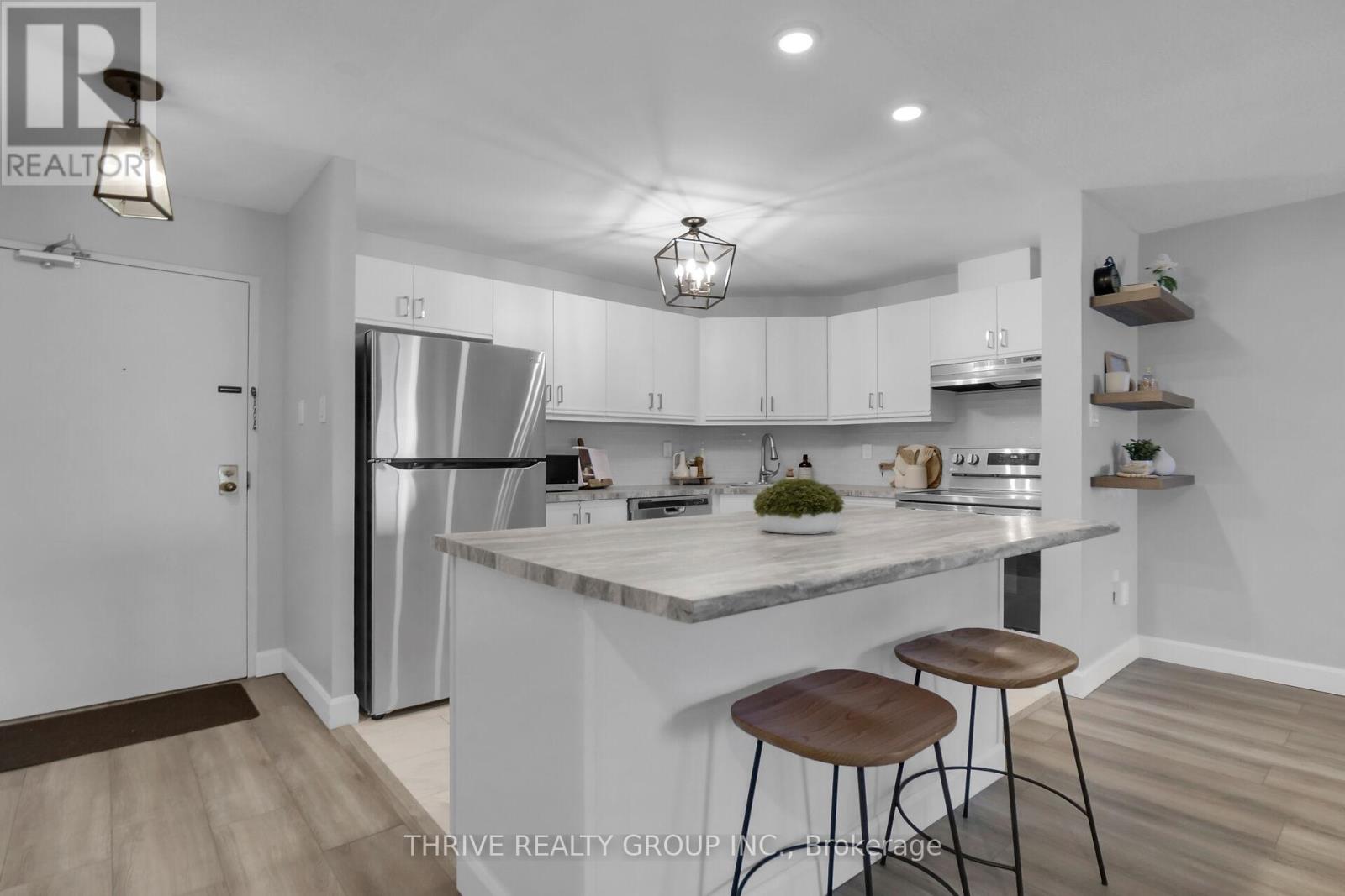1006 - 858 Commissioners Road E