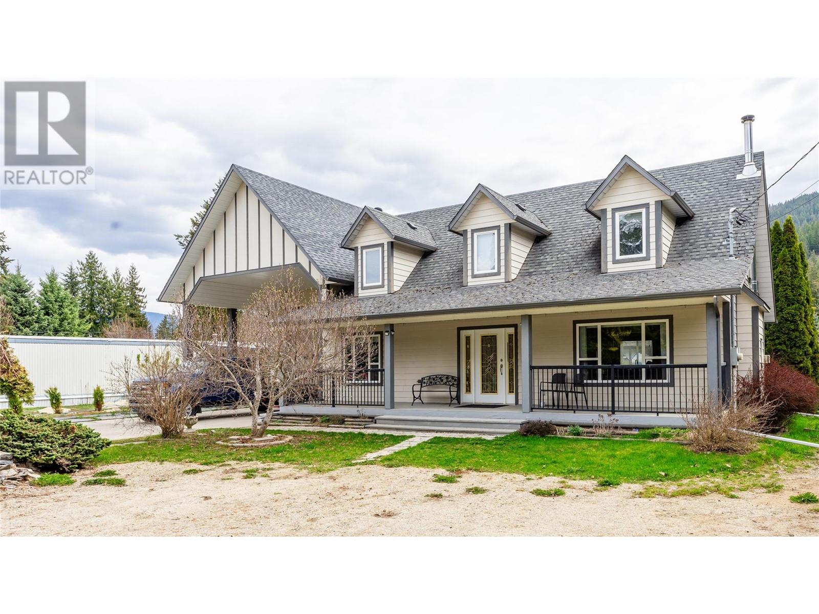 401 Gillis Avenue, Sicamous, British Columbia  V0E 2V1 - Photo 2 - 10336409