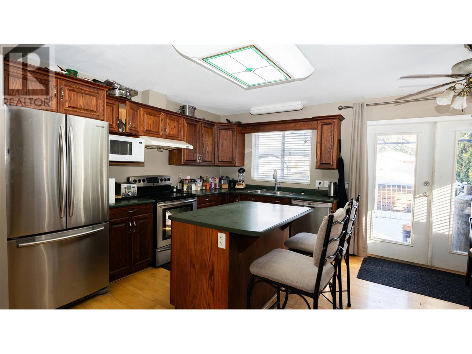 401 Gillis Avenue, Sicamous, British Columbia  V0E 2V1 - Photo 5 - 10336409