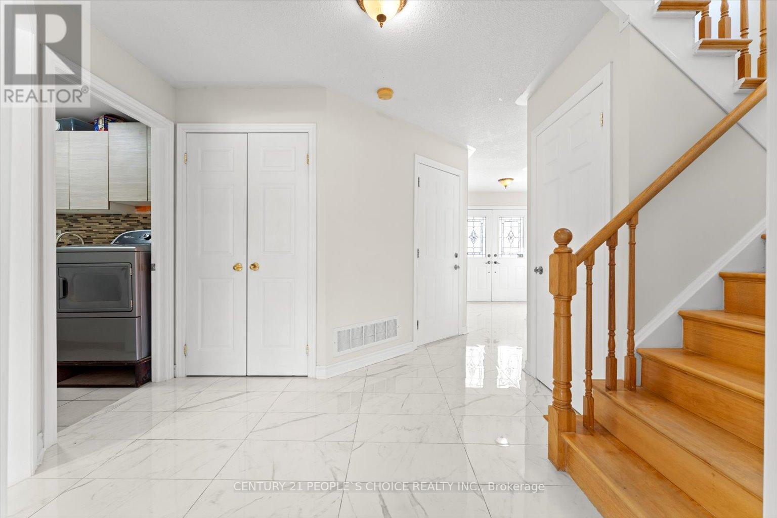 26 Rainbow Court, Georgina, Ontario  L4P 3Z6 - Photo 6 - N11987137