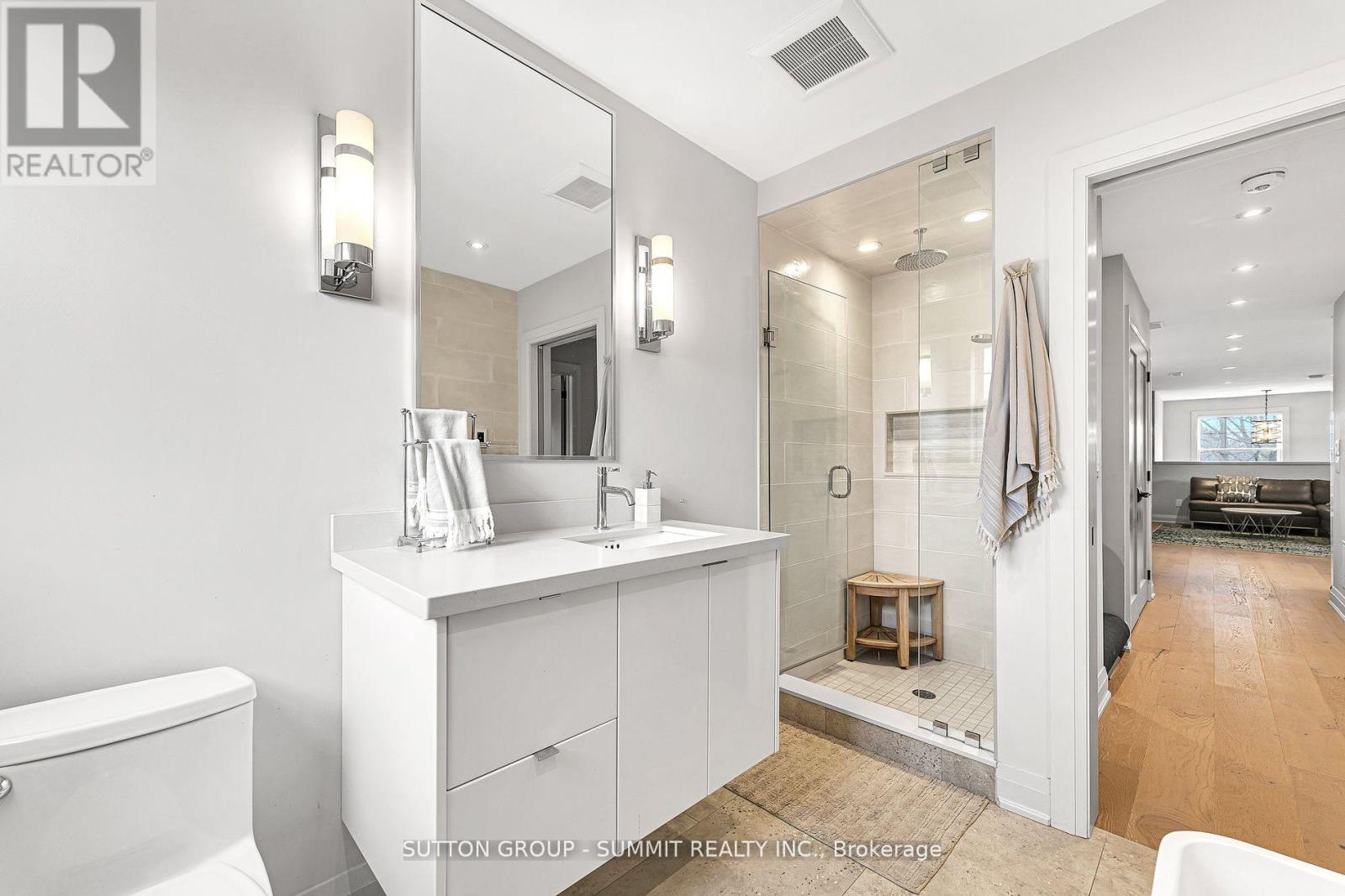 31 Oakwood Avenue N, Mississauga, Ontario  L5G 3L9 - Photo 15 - W11987149