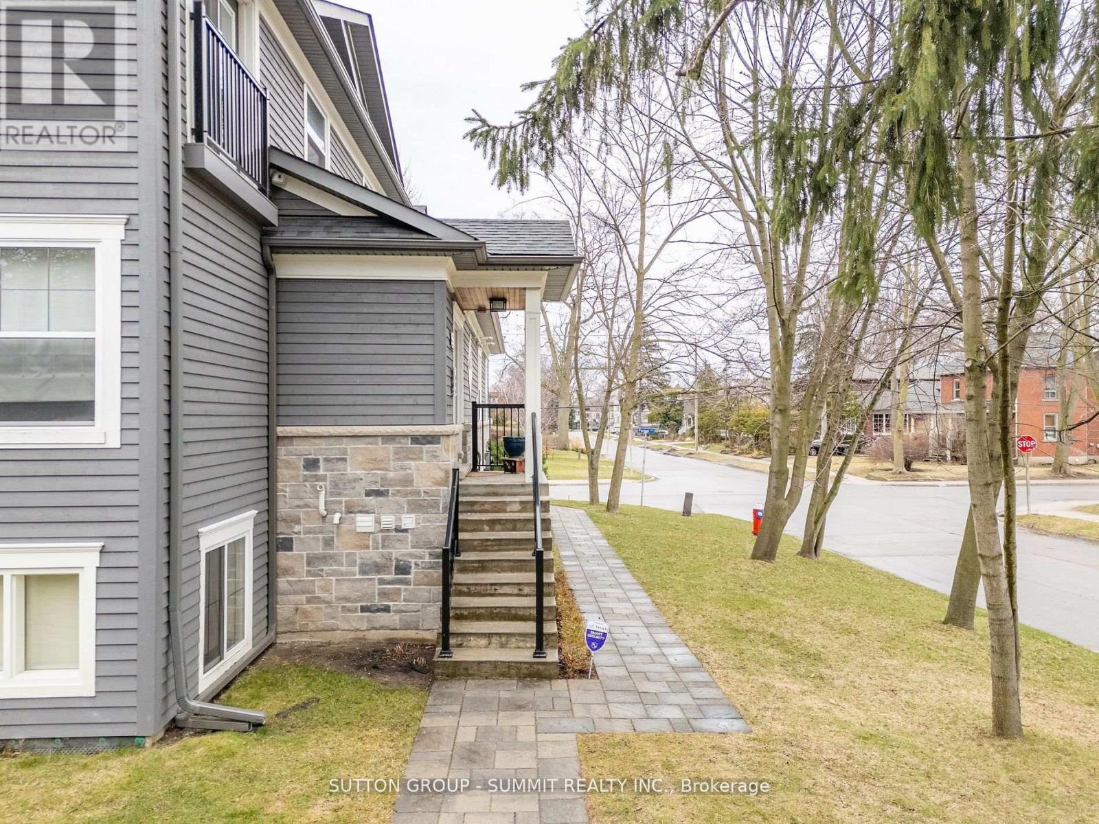 31 Oakwood Avenue N, Mississauga, Ontario  L5G 3L9 - Photo 20 - W11987149