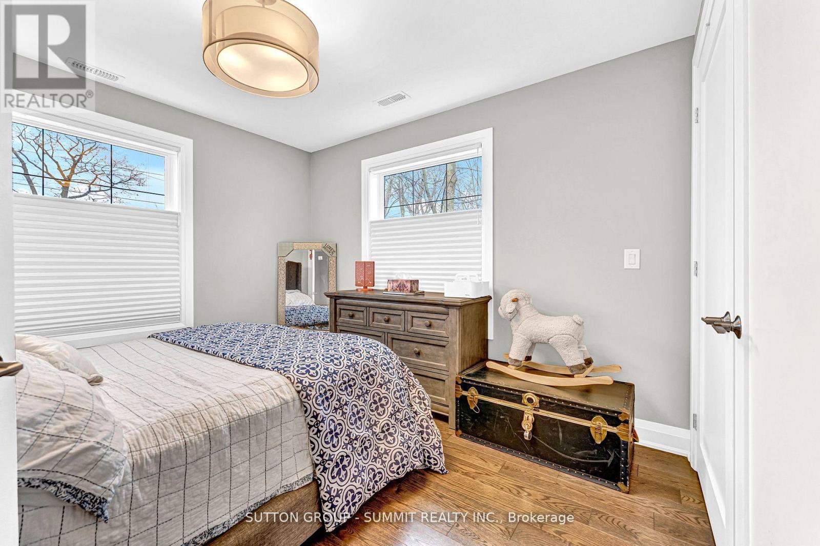 31 Oakwood Avenue N, Mississauga, Ontario  L5G 3L9 - Photo 28 - W11987149