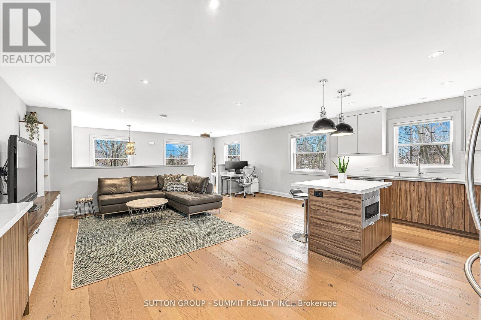 31 Oakwood Avenue N, Mississauga, Ontario  L5G 3L9 - Photo 4 - W11987149