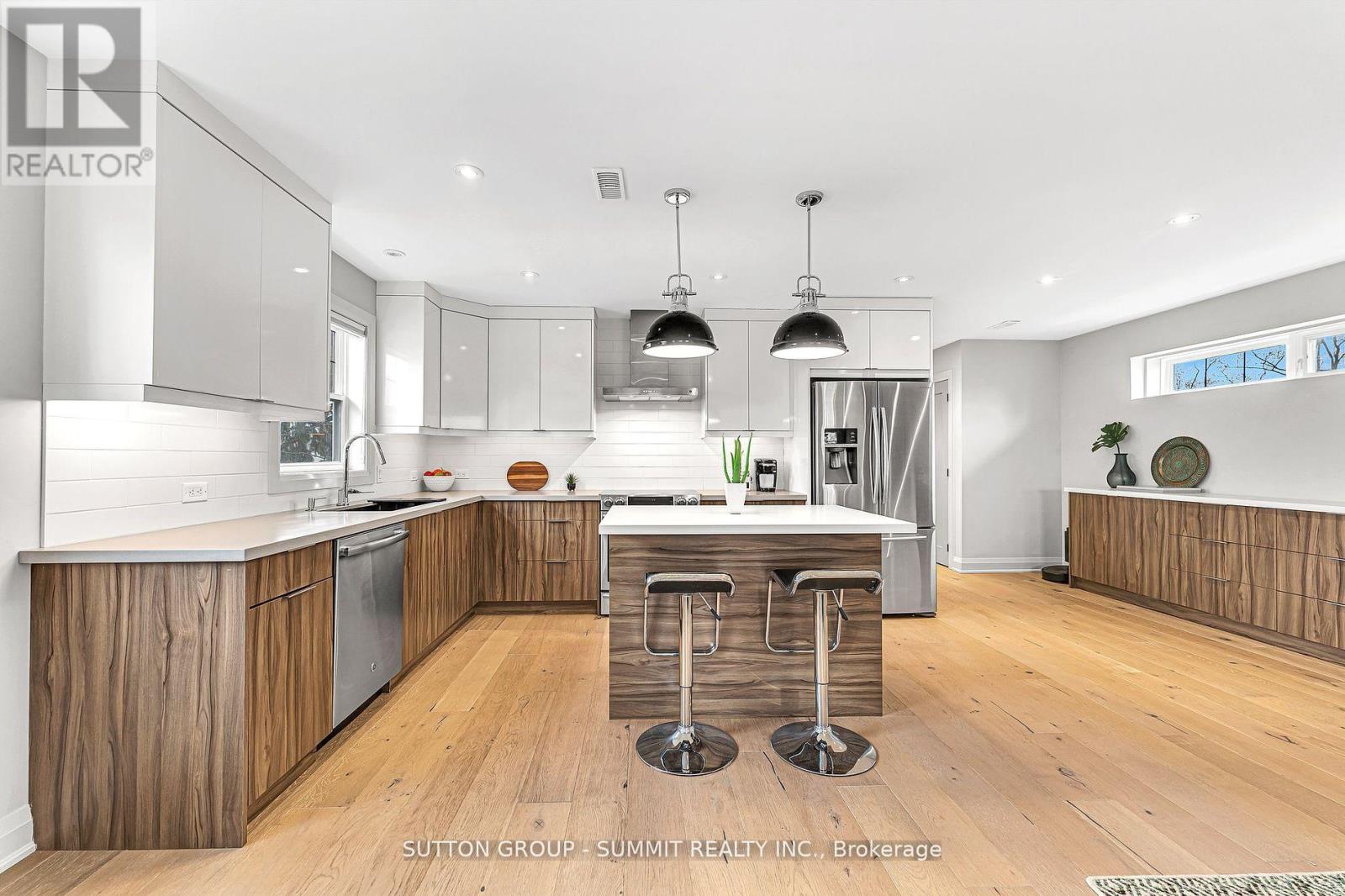 31 Oakwood Avenue N, Mississauga, Ontario  L5G 3L9 - Photo 7 - W11987149