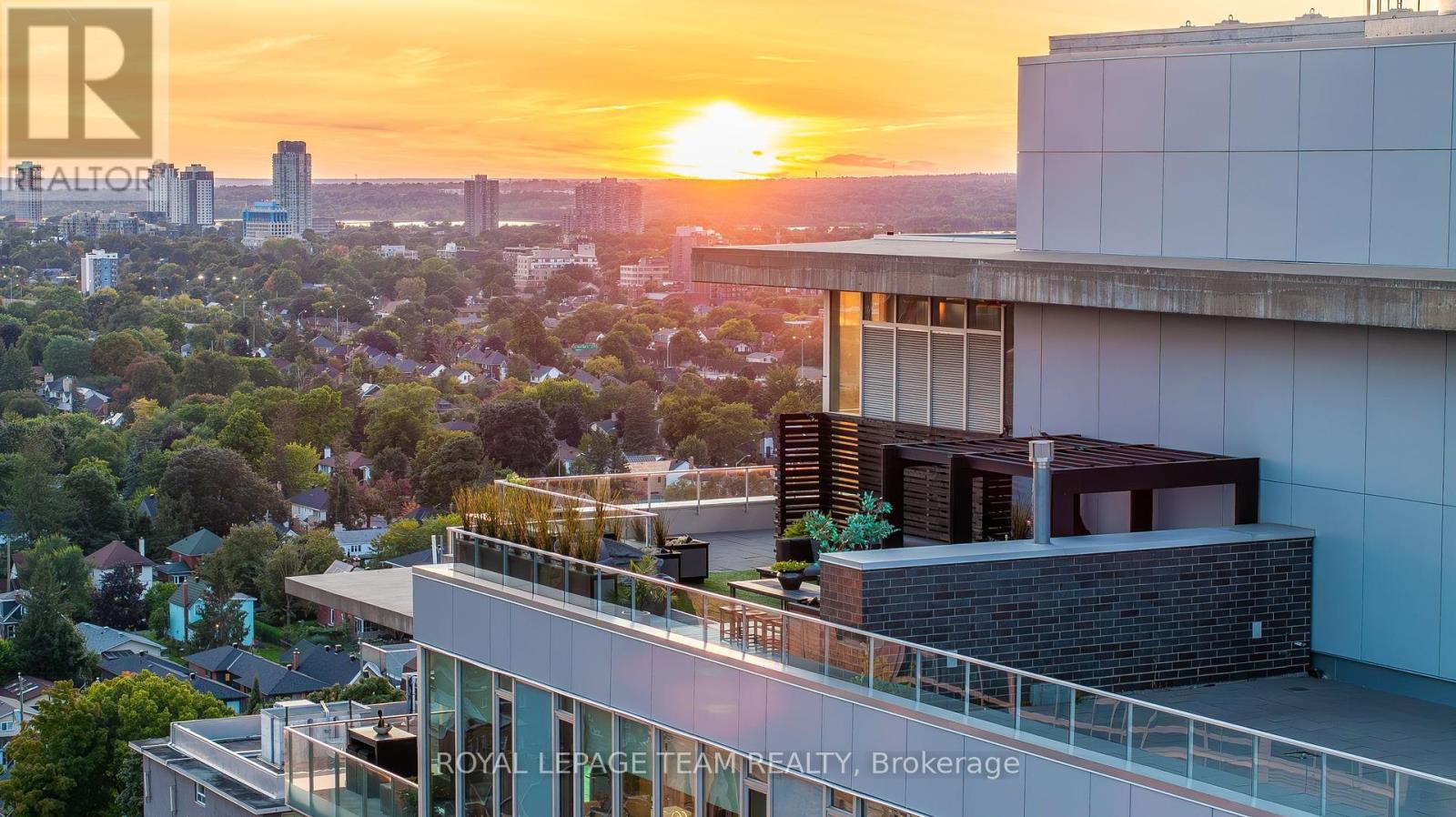 Property at 2101 - 111 CHAMPAGNE AVENUE image 2
