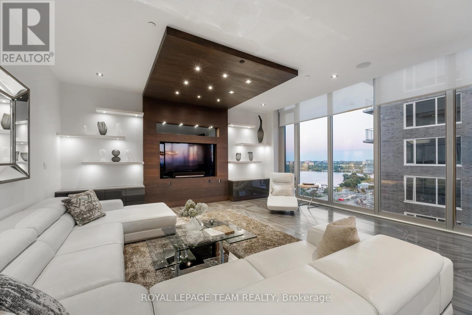 Property at 2101 - 111 CHAMPAGNE AVENUE image 4