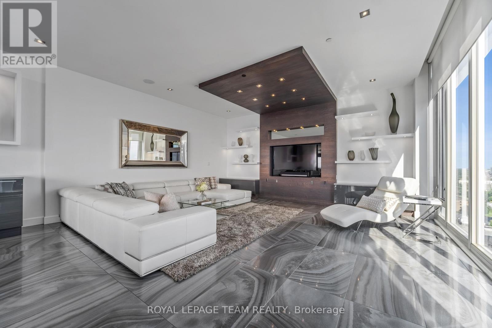 Property at 2101 - 111 CHAMPAGNE AVENUE image 5