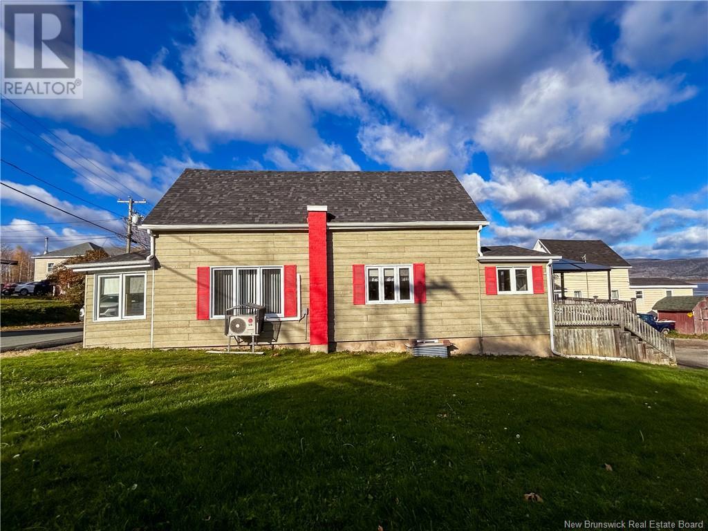 20 Chaleur Street, Campbellton, New Brunswick  E3N 1T1 - Photo 4 - NB108801