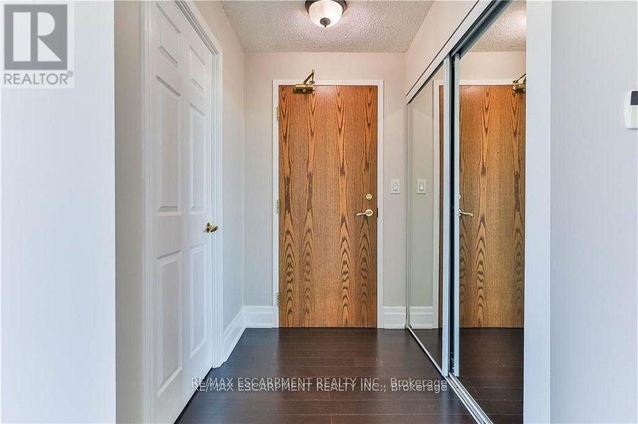 Property at PH3 - 4850 GLEN ERIN DRIVE image 4