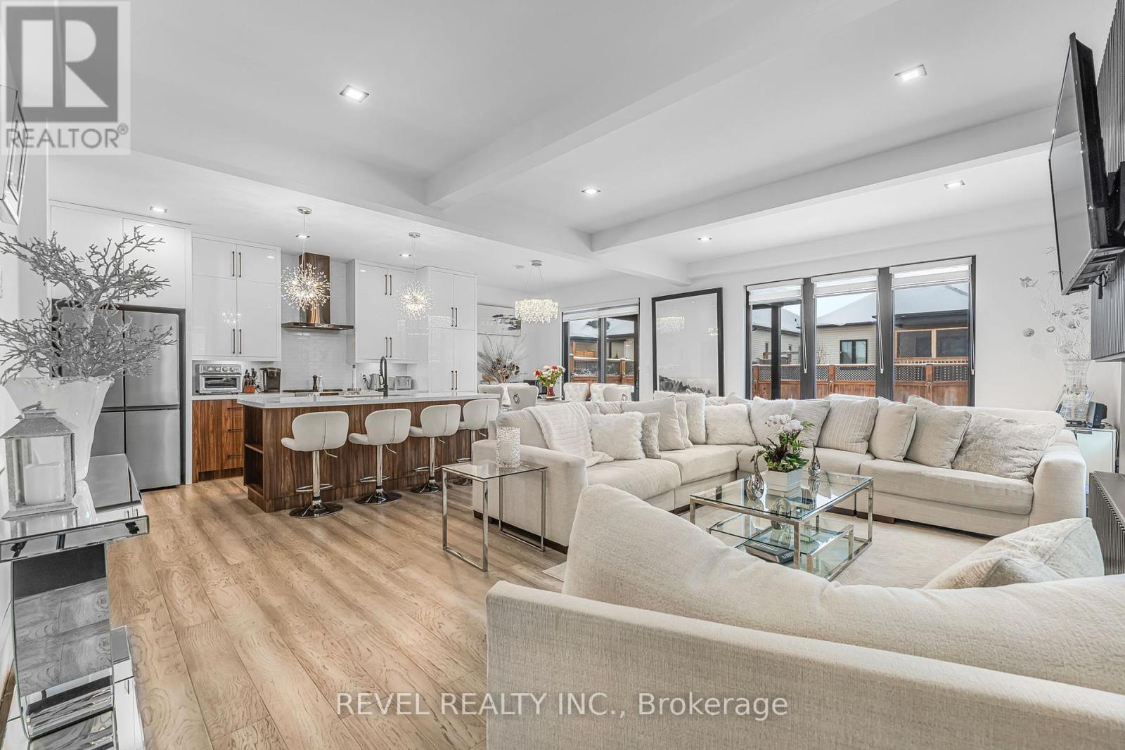 Property at 14 WILLOWBROOK DRIVE image 4