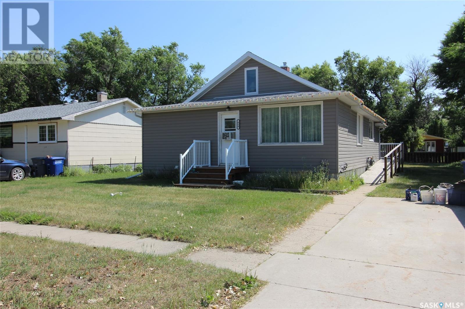 614 Front STREET, Eastend, Saskatchewan