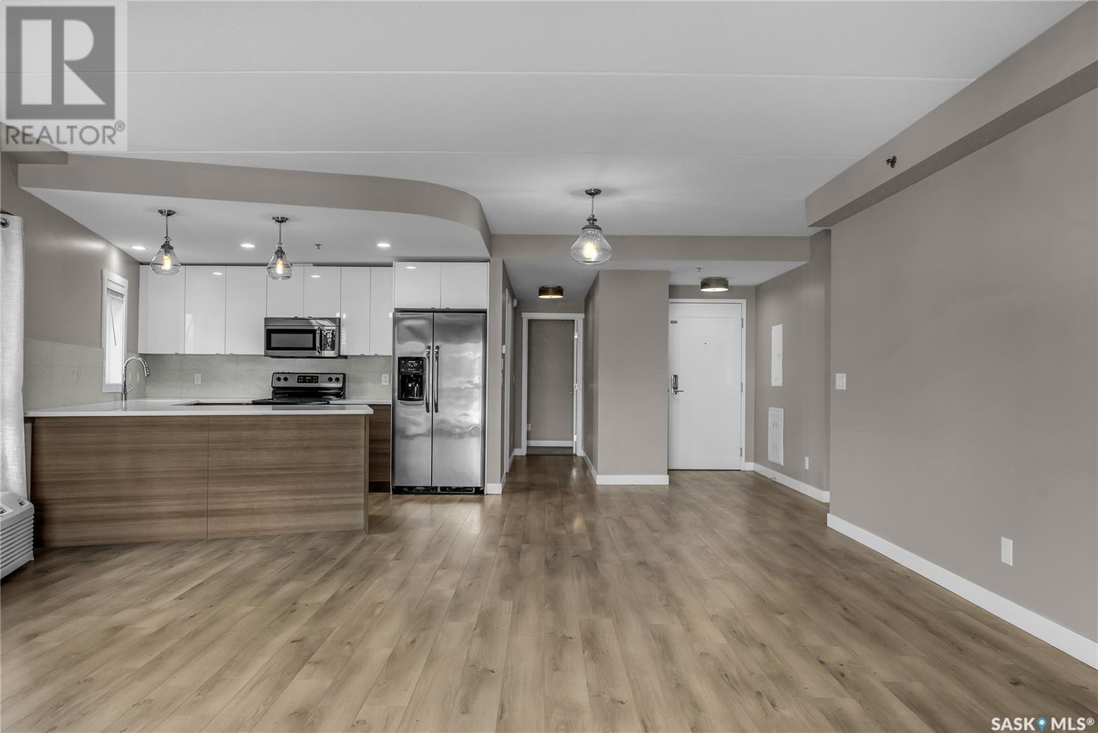 Property at 202 550 4th AVENUE N image 3