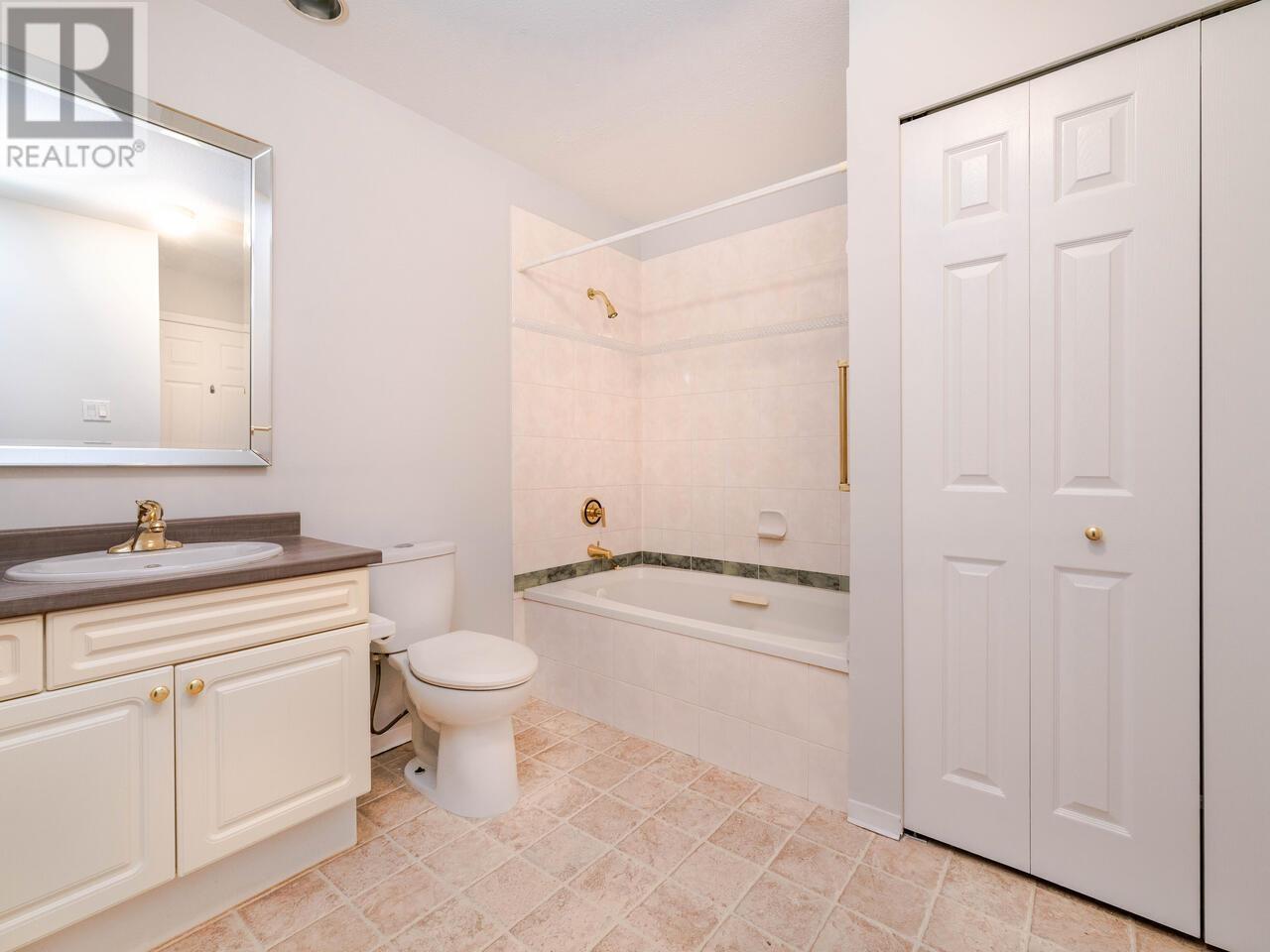 Listing Picture 17 of 24 : 121 8775 JONES ROAD, Richmond / 烈治文 - 魯藝地產 Yvonne Lu Group - MLS Medallion Club Member