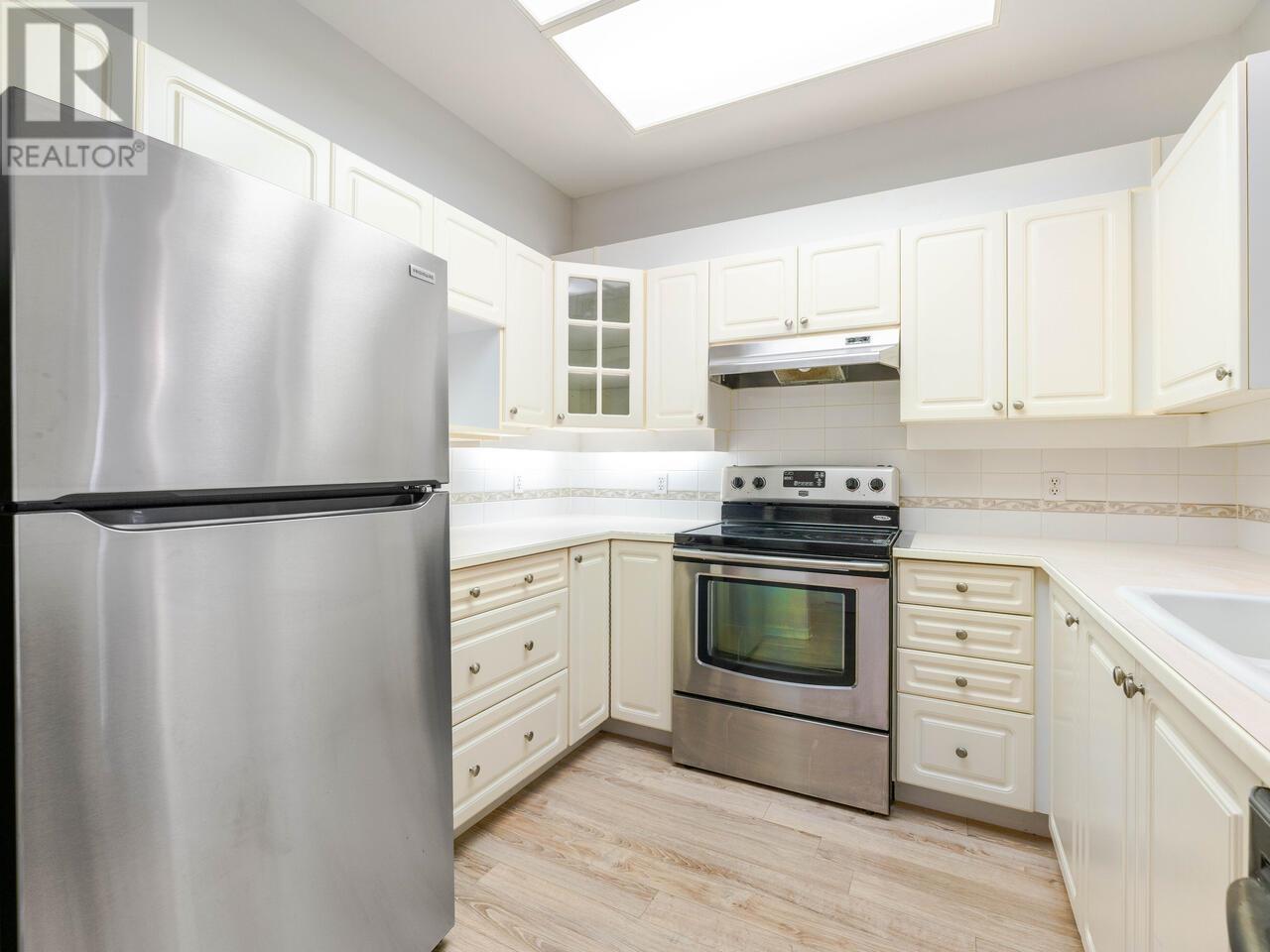 Listing Picture 11 of 24 : 121 8775 JONES ROAD, Richmond / 烈治文 - 魯藝地產 Yvonne Lu Group - MLS Medallion Club Member