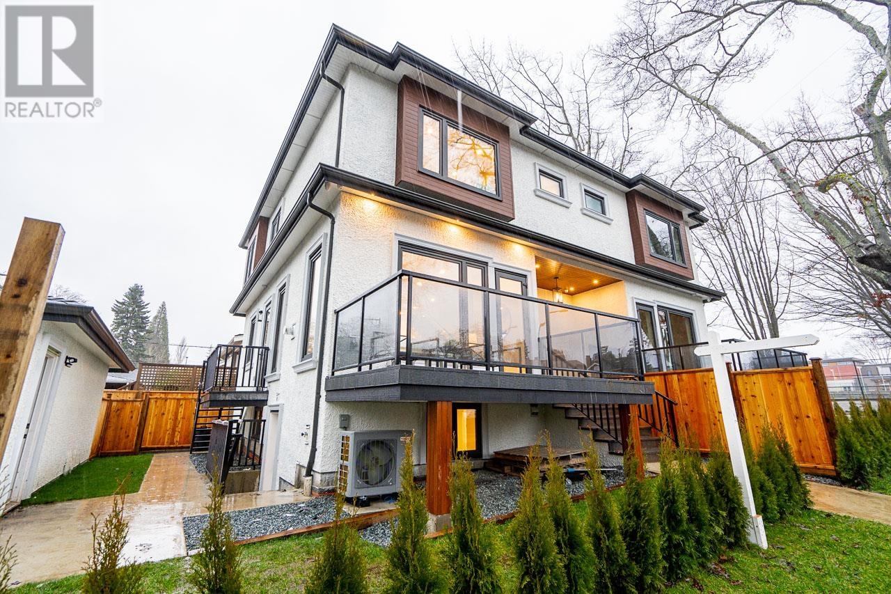 Listing Picture 2 of 35 : 3292 W 24TH AVENUE, Vancouver / 溫哥華 - 魯藝地產 Yvonne Lu Group - MLS Medallion Club Member