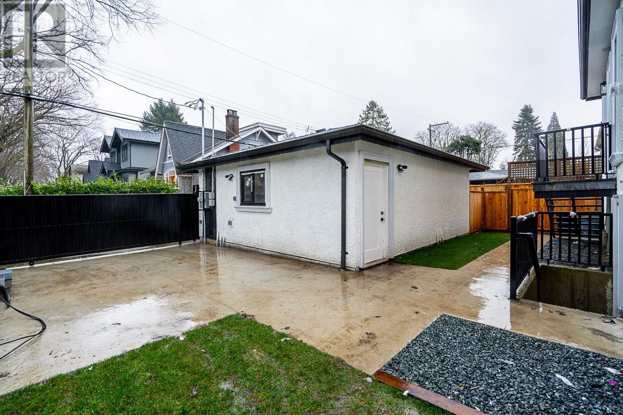 Listing Picture 32 of 35 : 3292 W 24TH AVENUE, Vancouver / 溫哥華 - 魯藝地產 Yvonne Lu Group - MLS Medallion Club Member