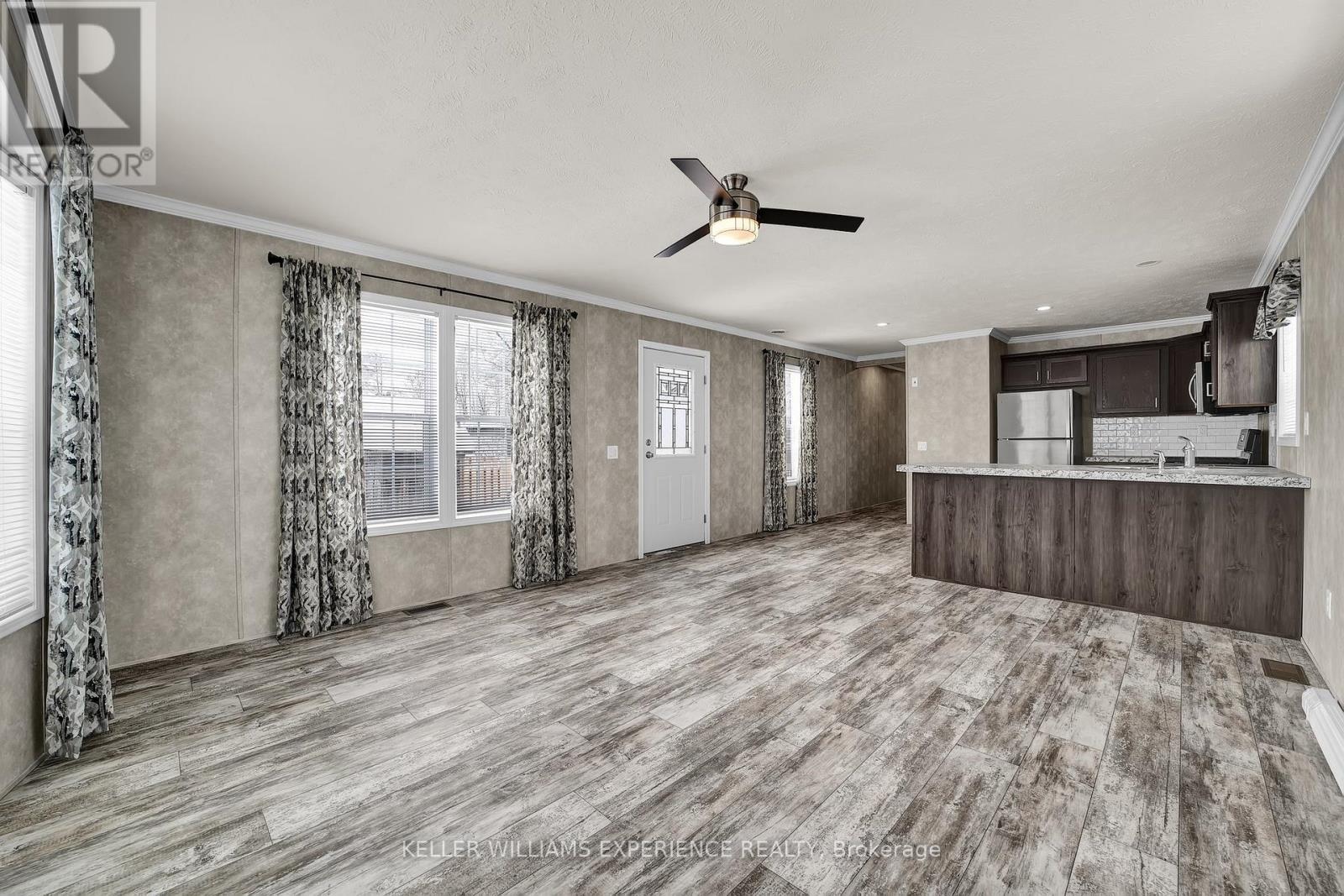 40 Shamrock Crescent, Essa, Ontario  L3W 0A5 - Photo 4 - N11987420