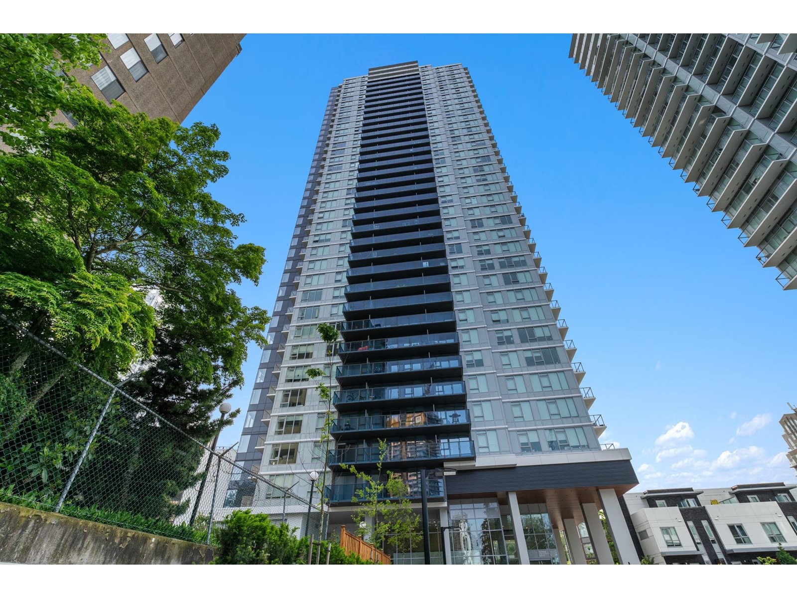 3012 10448 University Drive, Surrey, British Columbia  V3T 0S7 - Photo 2 - R2969817