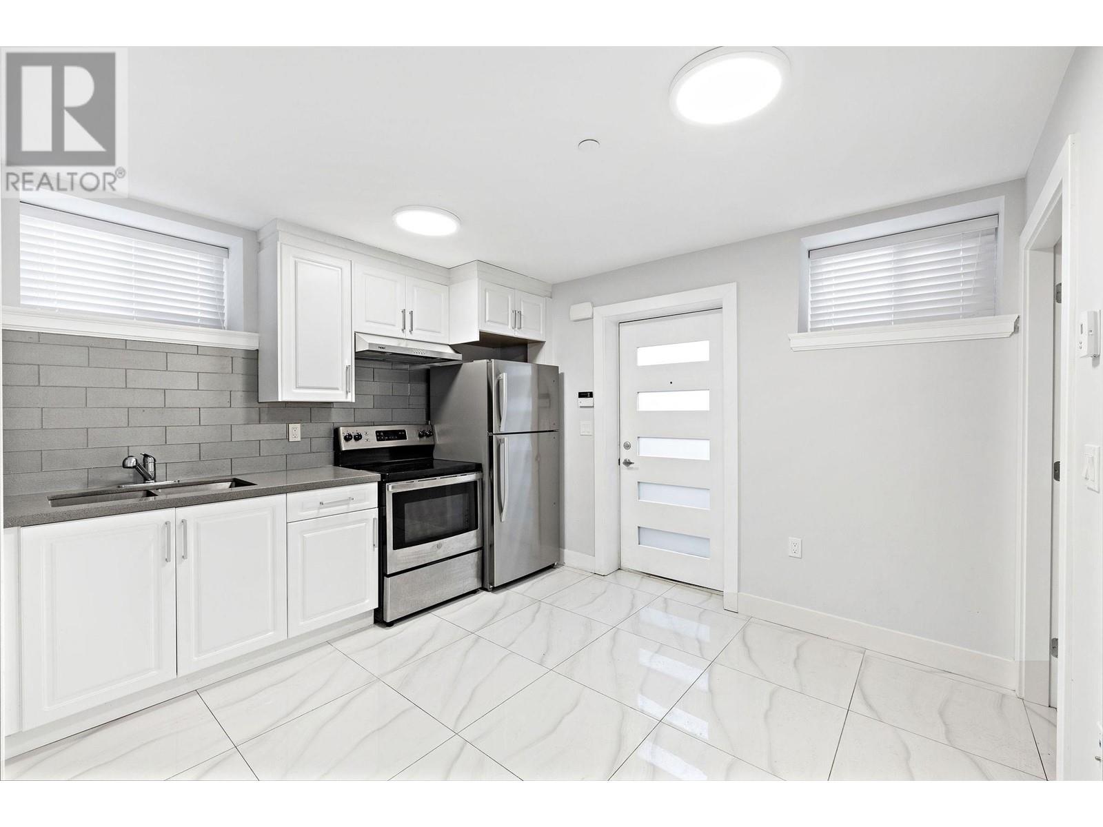 Listing Picture 24 of 37 : 1 2430 E 41 STREET, Vancouver / 溫哥華 - 魯藝地產 Yvonne Lu Group - MLS Medallion Club Member