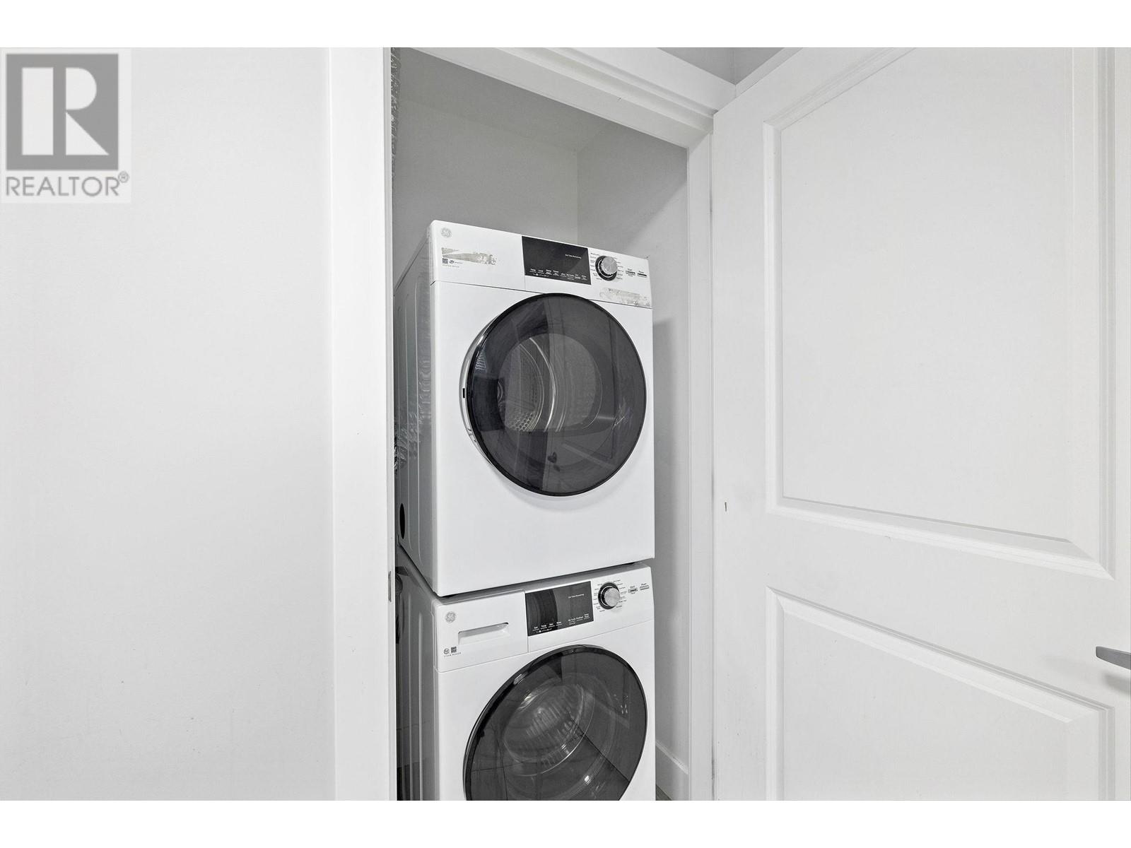 Listing Picture 34 of 37 : 1 2430 E 41 STREET, Vancouver / 溫哥華 - 魯藝地產 Yvonne Lu Group - MLS Medallion Club Member