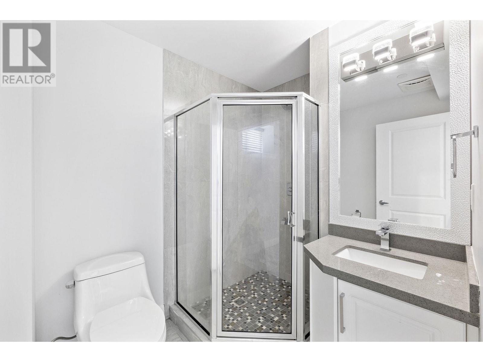 Listing Picture 29 of 37 : 1 2430 E 41 STREET, Vancouver / 溫哥華 - 魯藝地產 Yvonne Lu Group - MLS Medallion Club Member