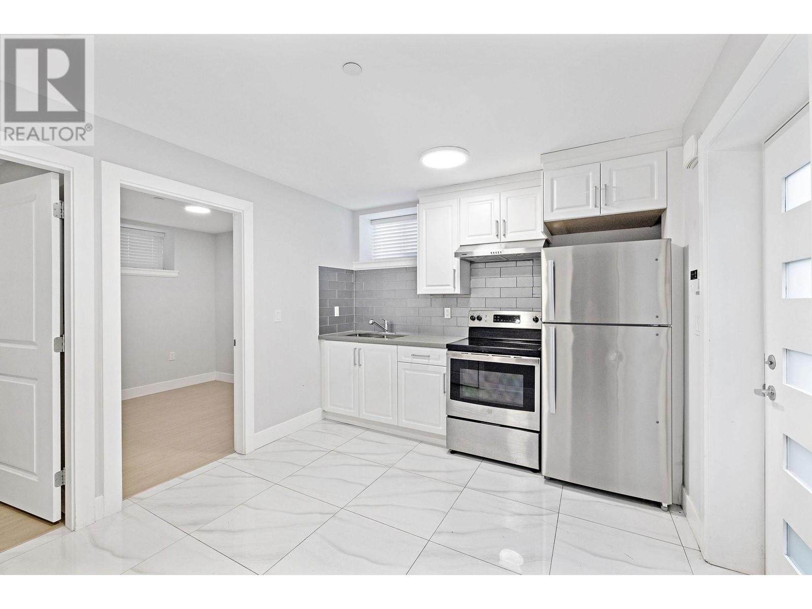 Listing Picture 25 of 37 : 1 2430 E 41 STREET, Vancouver / 溫哥華 - 魯藝地產 Yvonne Lu Group - MLS Medallion Club Member