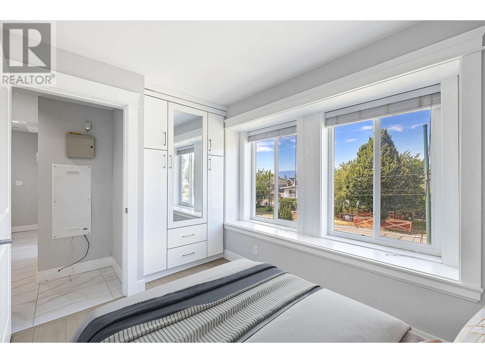 Listing Picture 14 of 37 : 1 2430 E 41 STREET, Vancouver / 溫哥華 - 魯藝地產 Yvonne Lu Group - MLS Medallion Club Member