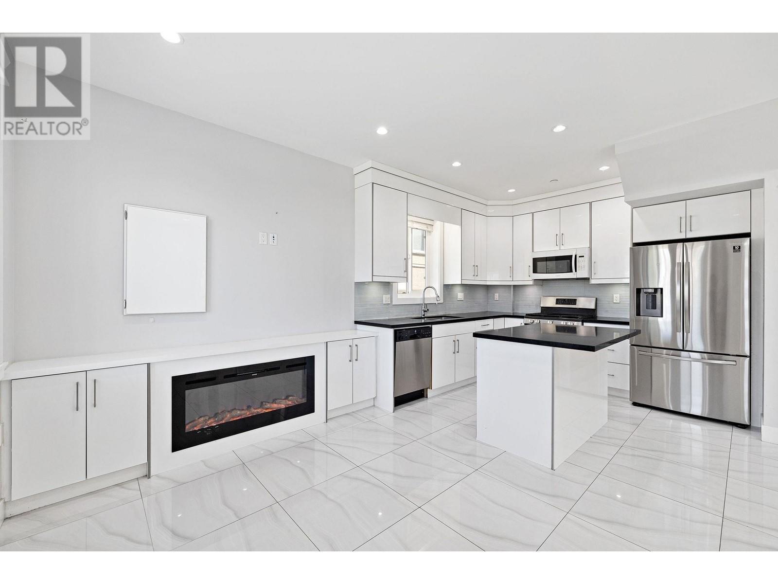 Listing Picture 10 of 37 : 1 2430 E 41 STREET, Vancouver / 溫哥華 - 魯藝地產 Yvonne Lu Group - MLS Medallion Club Member