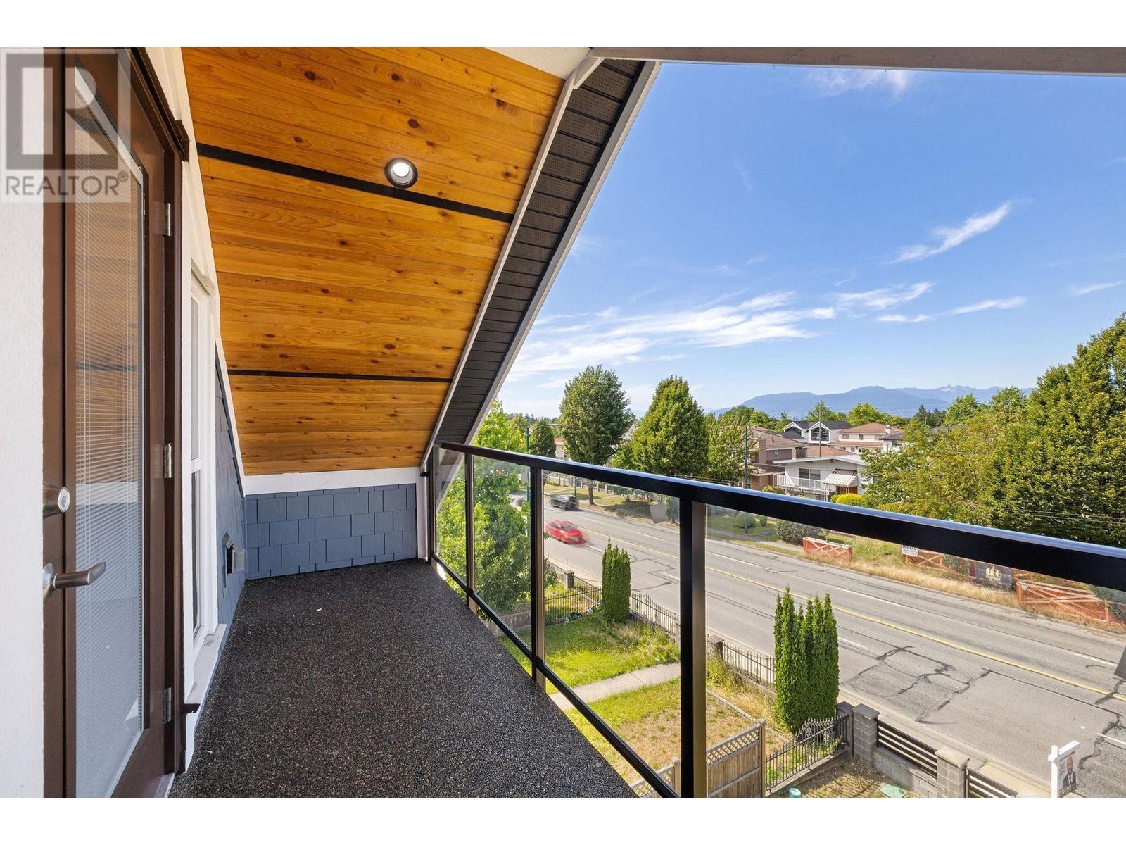 Listing Picture 37 of 37 : 1 2430 E 41 STREET, Vancouver / 溫哥華 - 魯藝地產 Yvonne Lu Group - MLS Medallion Club Member