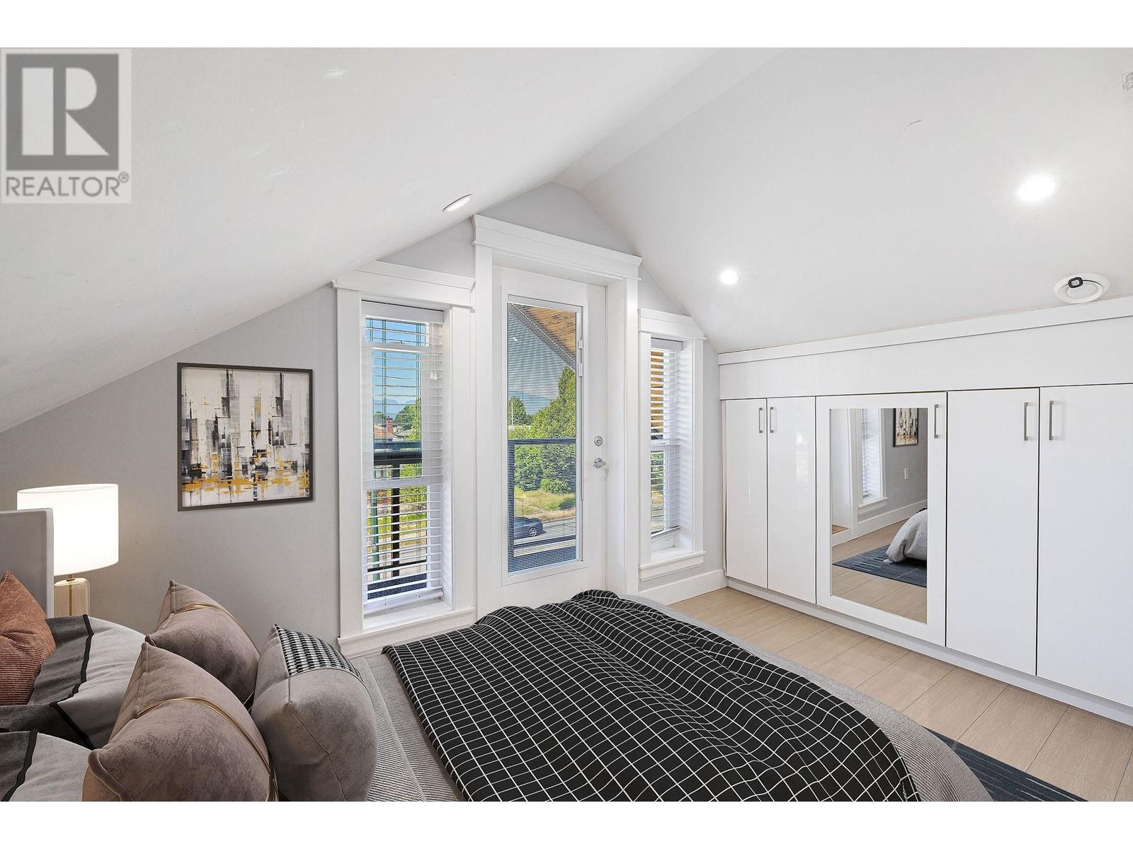 Listing Picture 15 of 37 : 1 2430 E 41 STREET, Vancouver / 溫哥華 - 魯藝地產 Yvonne Lu Group - MLS Medallion Club Member