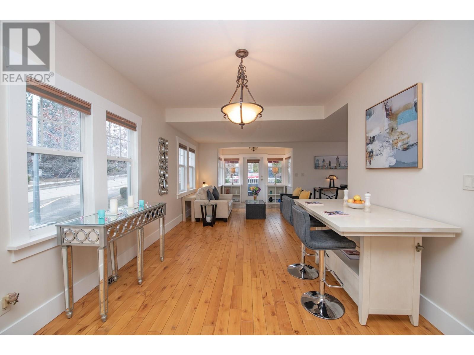 Property at 2402 35 Avenue image 3