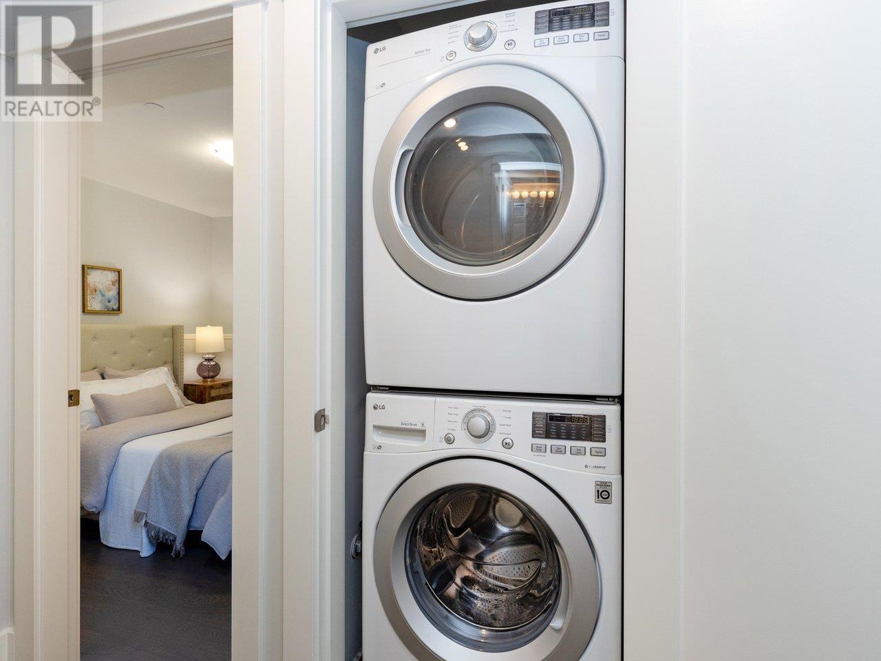 Listing Picture 17 of 24 : 435 VERNON DRIVE, Vancouver / 溫哥華 - 魯藝地產 Yvonne Lu Group - MLS Medallion Club Member