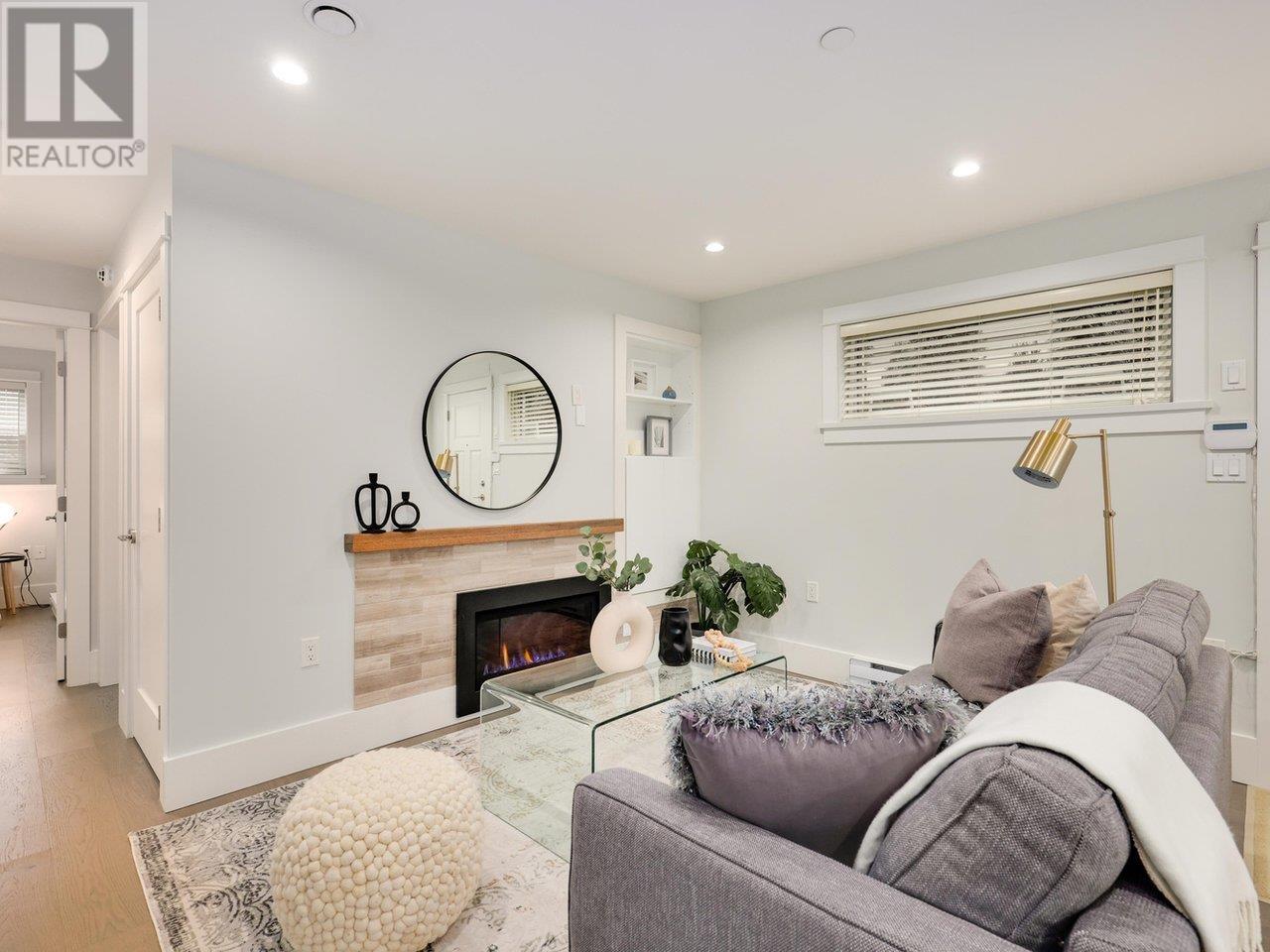 Listing Picture 2 of 24 : 435 VERNON DRIVE, Vancouver / 溫哥華 - 魯藝地產 Yvonne Lu Group - MLS Medallion Club Member