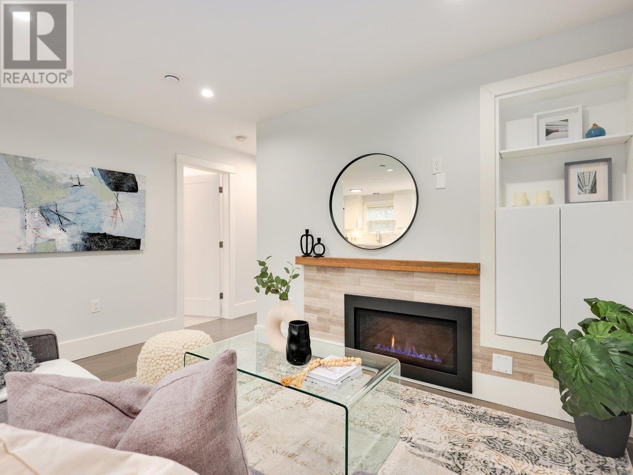 Listing Picture 3 of 24 : 435 VERNON DRIVE, Vancouver / 溫哥華 - 魯藝地產 Yvonne Lu Group - MLS Medallion Club Member