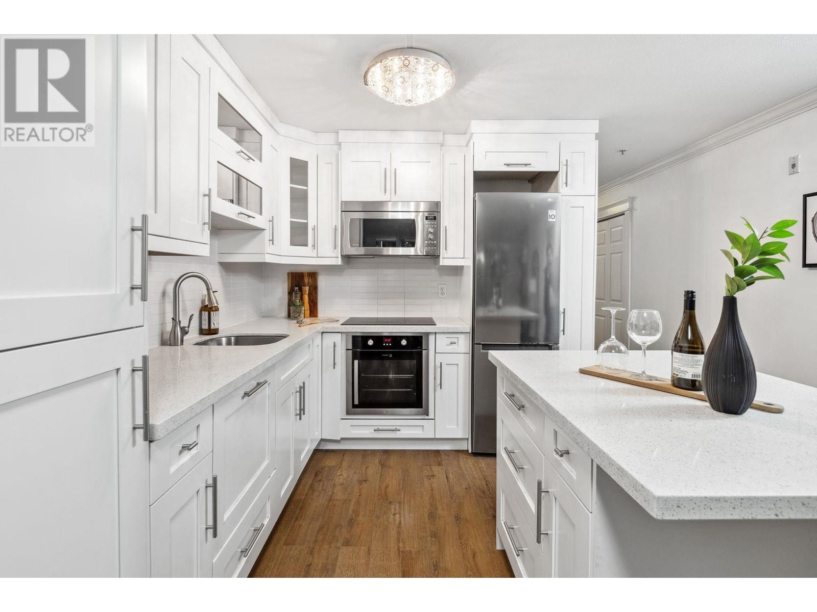 Listing Picture 11 of 25 : 210 5629 DUNBAR STREET, Vancouver / 溫哥華 - 魯藝地產 Yvonne Lu Group - MLS Medallion Club Member