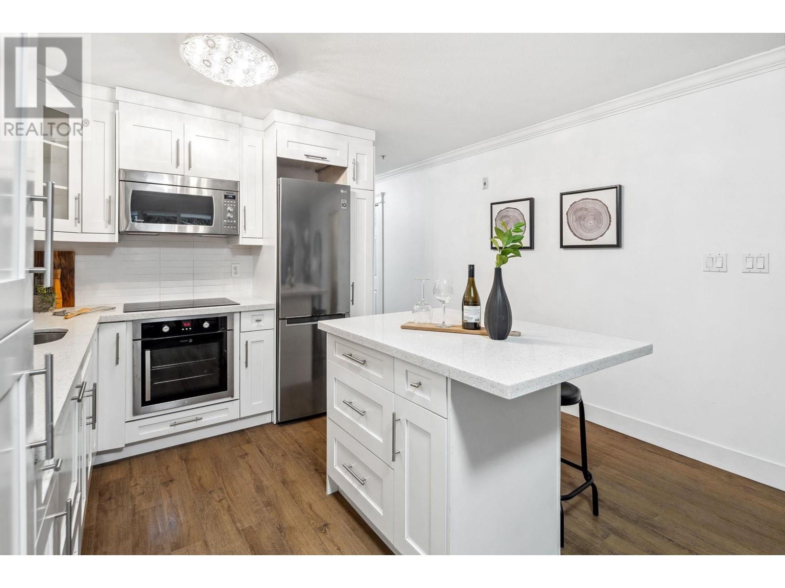 Listing Picture 12 of 25 : 210 5629 DUNBAR STREET, Vancouver / 溫哥華 - 魯藝地產 Yvonne Lu Group - MLS Medallion Club Member