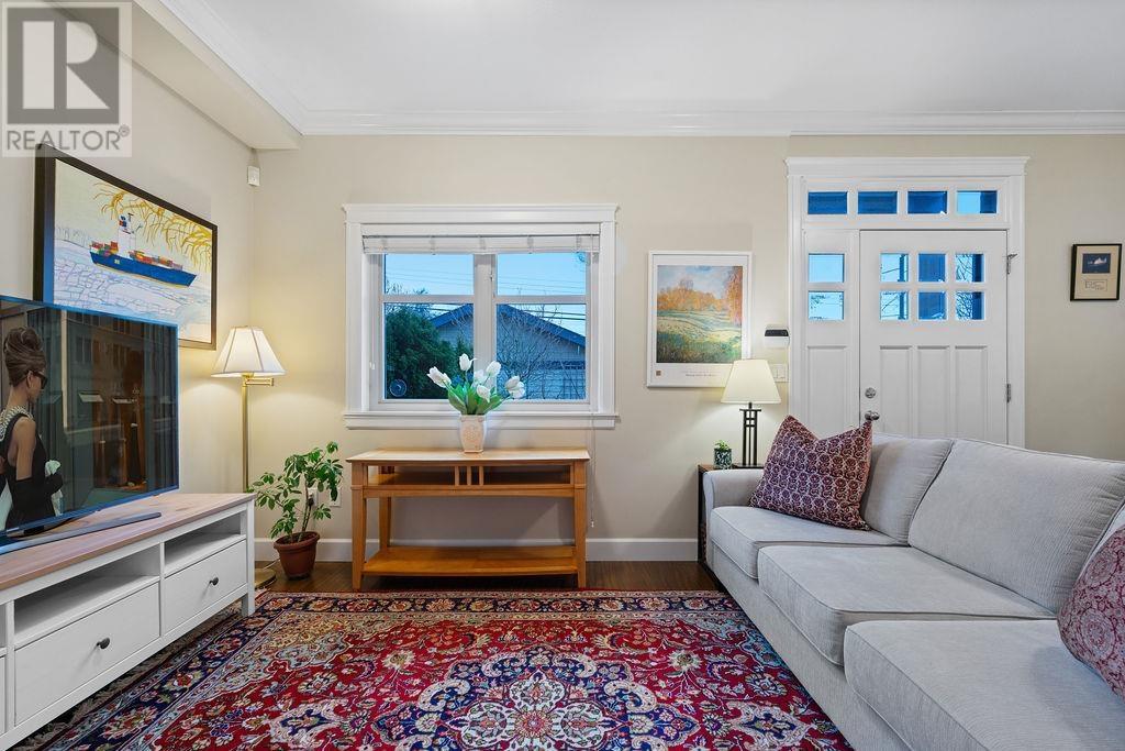 Listing Picture 10 of 23 : 4431 PERRY STREET, Vancouver / 溫哥華 - 魯藝地產 Yvonne Lu Group - MLS Medallion Club Member