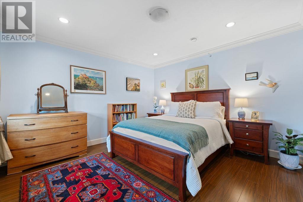 Listing Picture 13 of 23 : 4431 PERRY STREET, Vancouver / 溫哥華 - 魯藝地產 Yvonne Lu Group - MLS Medallion Club Member