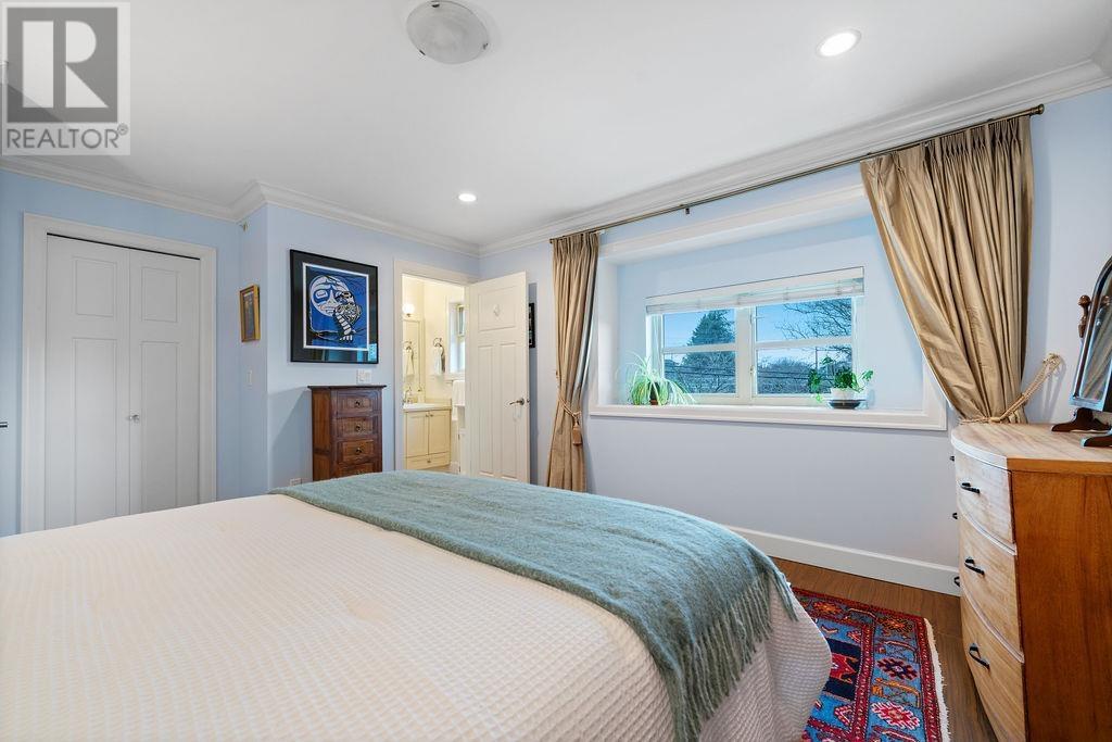 Listing Picture 14 of 23 : 4431 PERRY STREET, Vancouver / 溫哥華 - 魯藝地產 Yvonne Lu Group - MLS Medallion Club Member