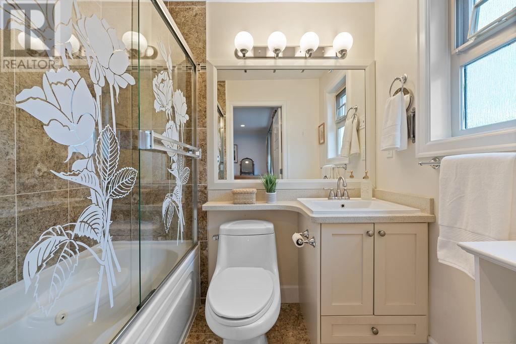 Listing Picture 18 of 23 : 4431 PERRY STREET, Vancouver / 溫哥華 - 魯藝地產 Yvonne Lu Group - MLS Medallion Club Member