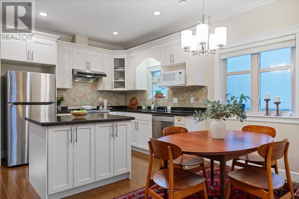 Listing Picture 4 of 23 : 4431 PERRY STREET, Vancouver / 溫哥華 - 魯藝地產 Yvonne Lu Group - MLS Medallion Club Member