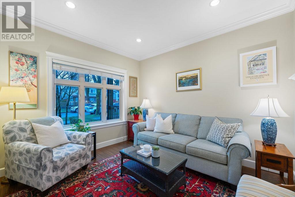 Listing Picture 9 of 23 : 4431 PERRY STREET, Vancouver / 溫哥華 - 魯藝地產 Yvonne Lu Group - MLS Medallion Club Member