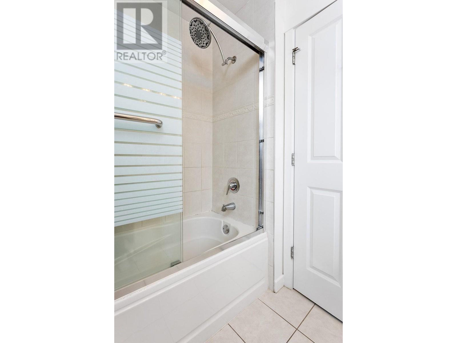 Listing Picture 20 of 38 : 7 9020 DIXON AVENUE, Richmond / 烈治文 - 魯藝地產 Yvonne Lu Group - MLS Medallion Club Member