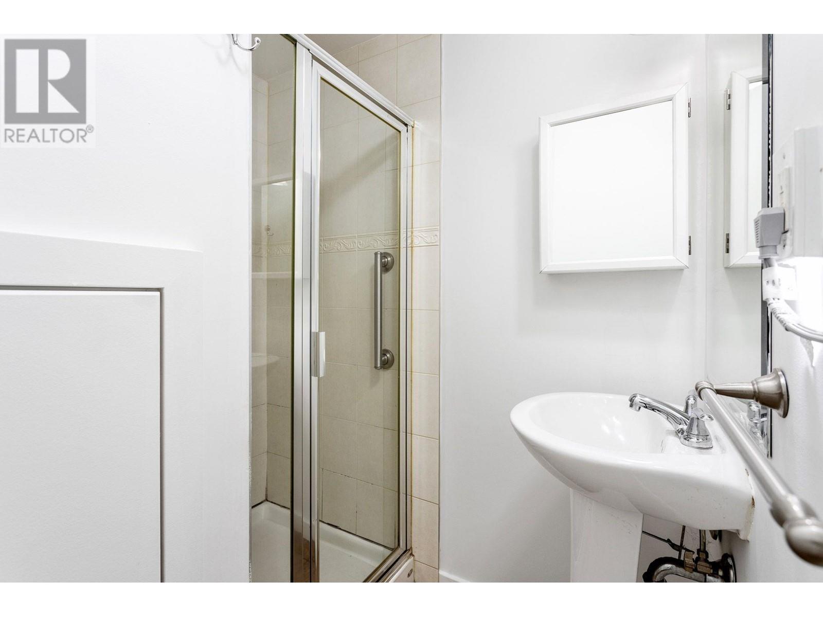 Listing Picture 28 of 38 : 7 9020 DIXON AVENUE, Richmond / 烈治文 - 魯藝地產 Yvonne Lu Group - MLS Medallion Club Member