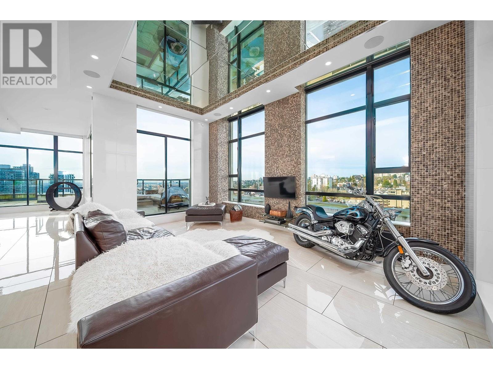 Property at 2201 610 VICTORIA STREET image 3