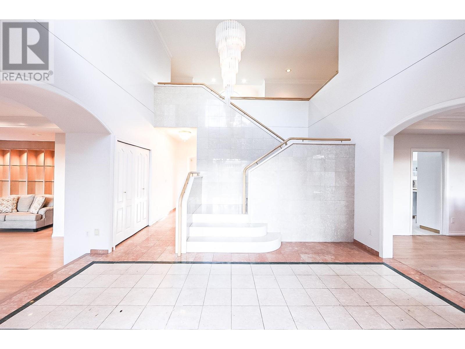 Property at 1628 NANTON AVENUE image 3